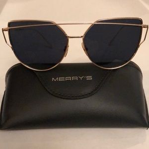 cat eye sunglasses. gold frames NWT